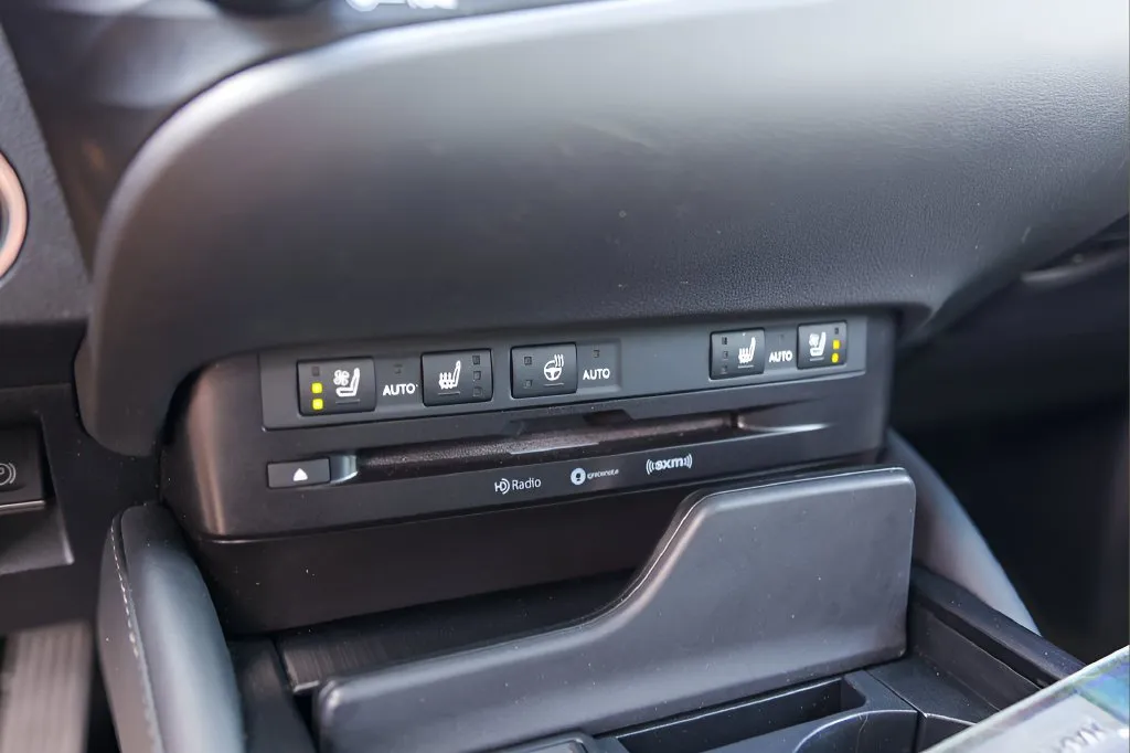 Lexus ES photo 18