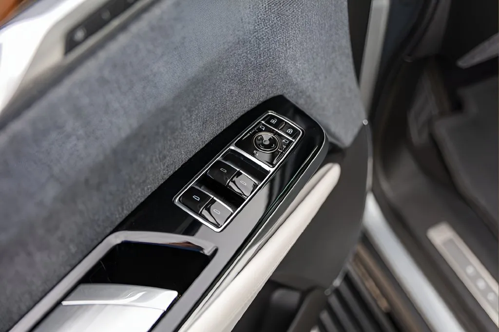 Cadillac Escalade photo 21