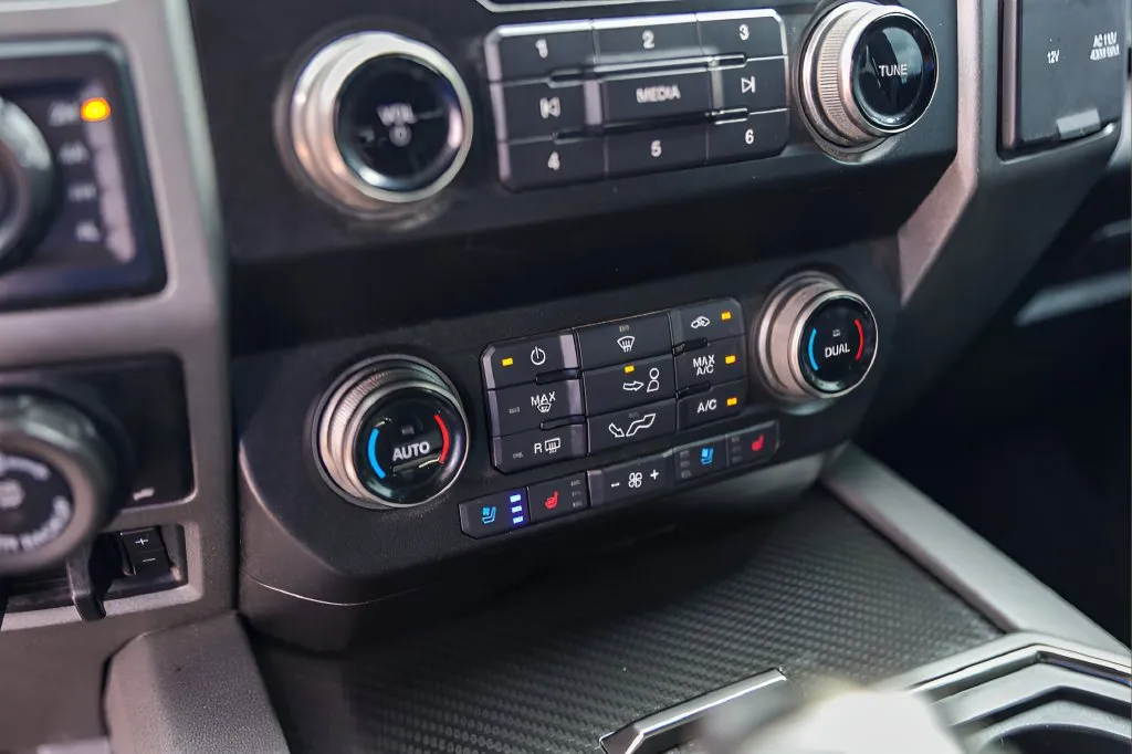 Ford F-150 photo 19