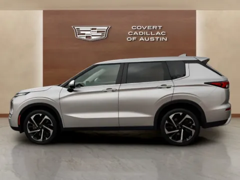 Photos of 2022 Mitsubishi Outlander SE for sale in Austin, TX at Covert Cadillac