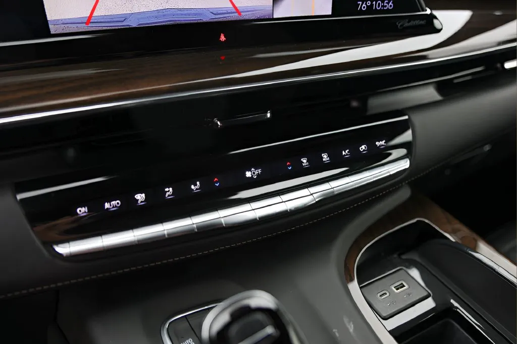 Cadillac Escalade ESV photo 20
