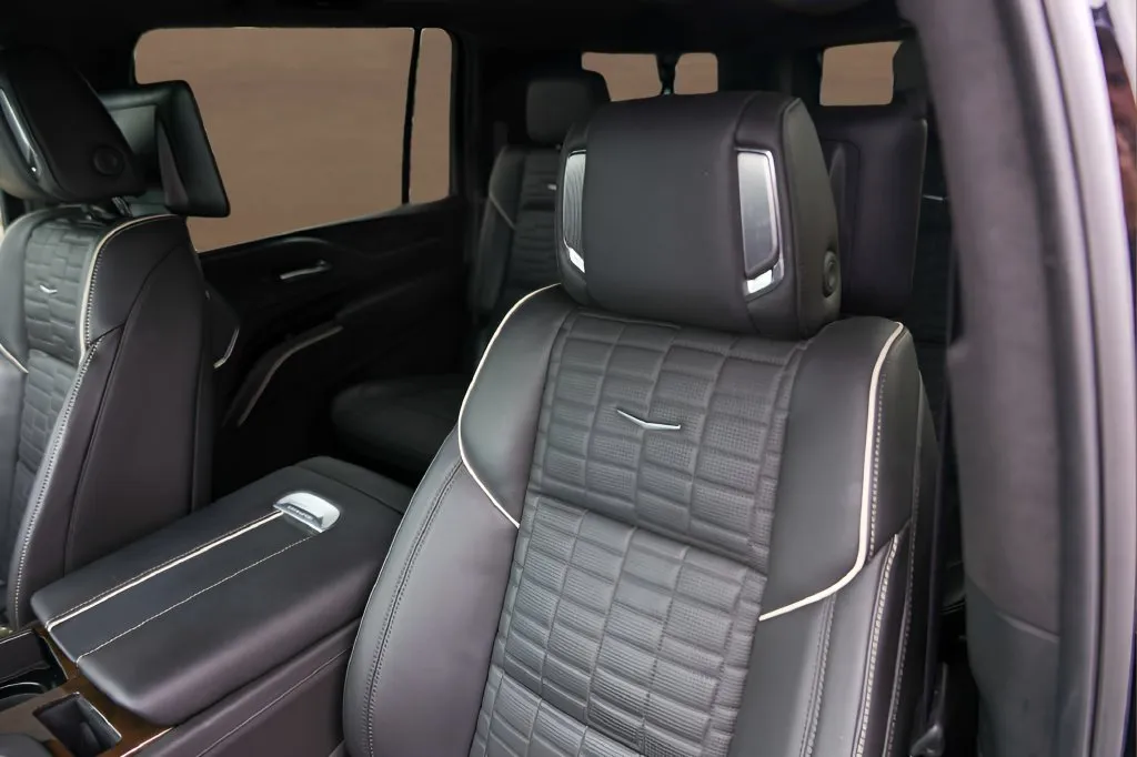 Cadillac Escalade ESV photo 11