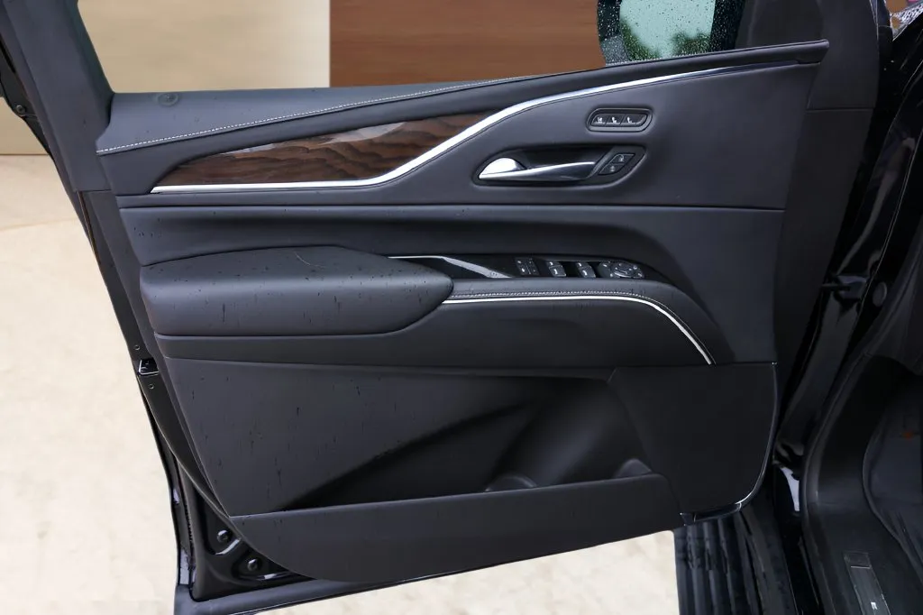 Cadillac Escalade ESV photo 8