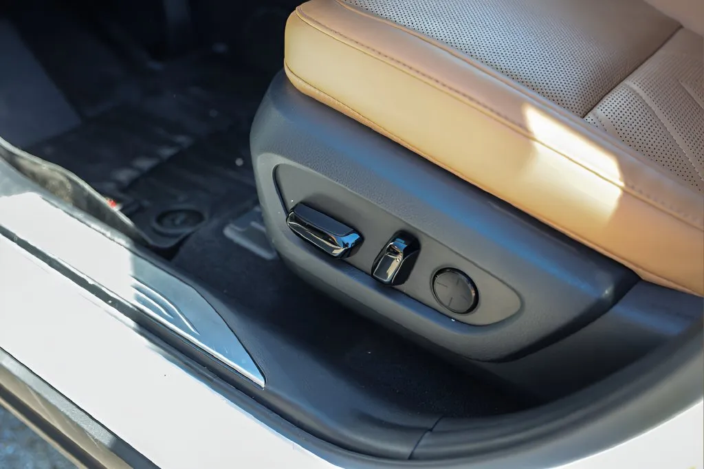 Lexus NX photo 8