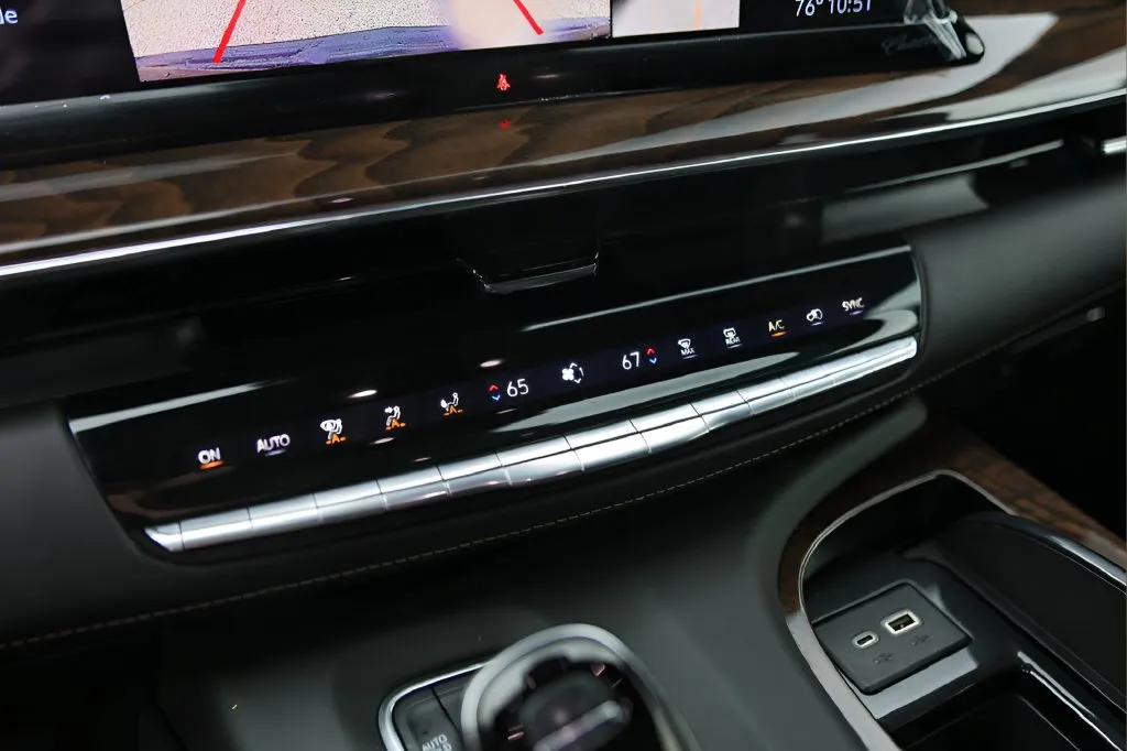 Cadillac Escalade ESV photo 18