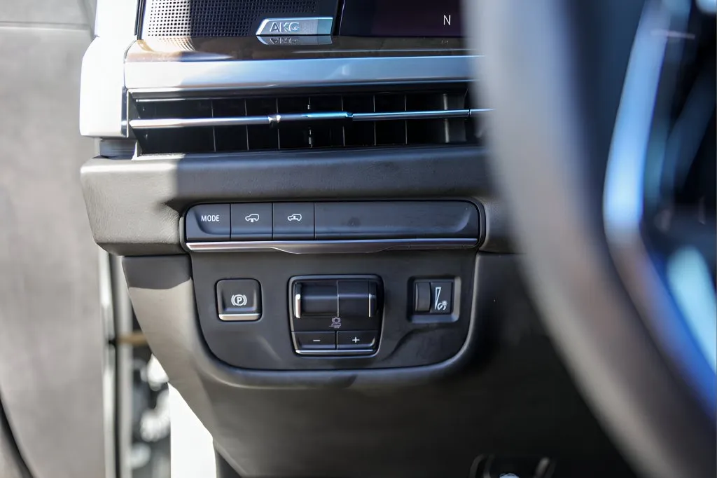 Cadillac Escalade ESV photo 15