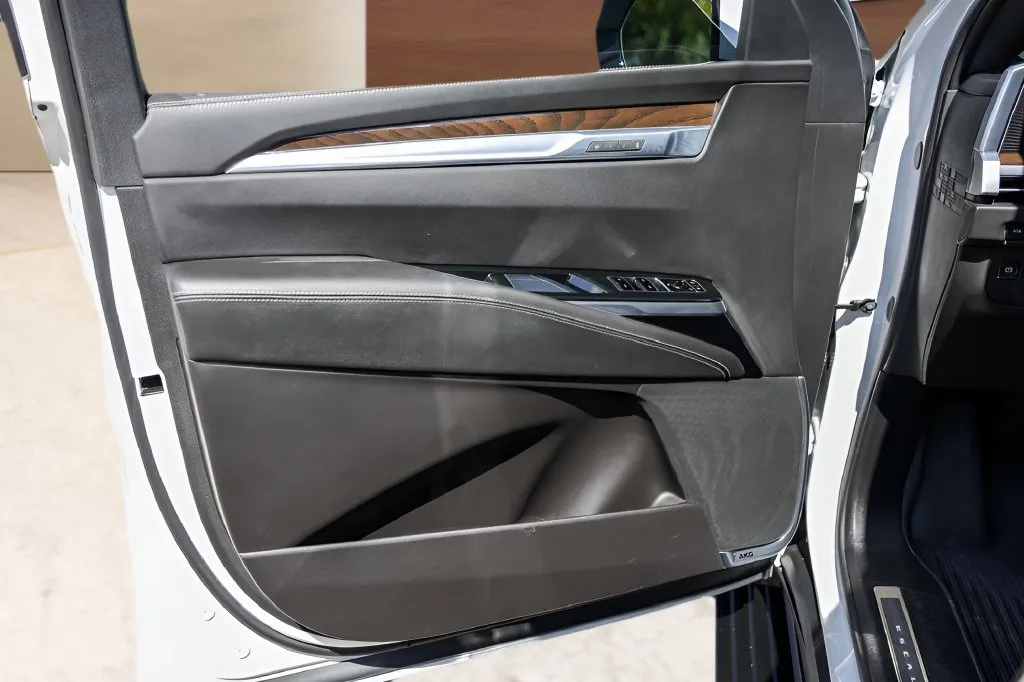 Cadillac Escalade ESV photo 23