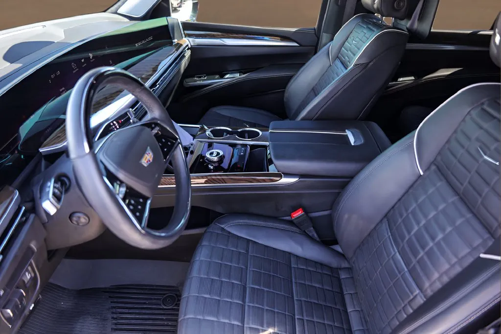 Cadillac Escalade ESV photo 9