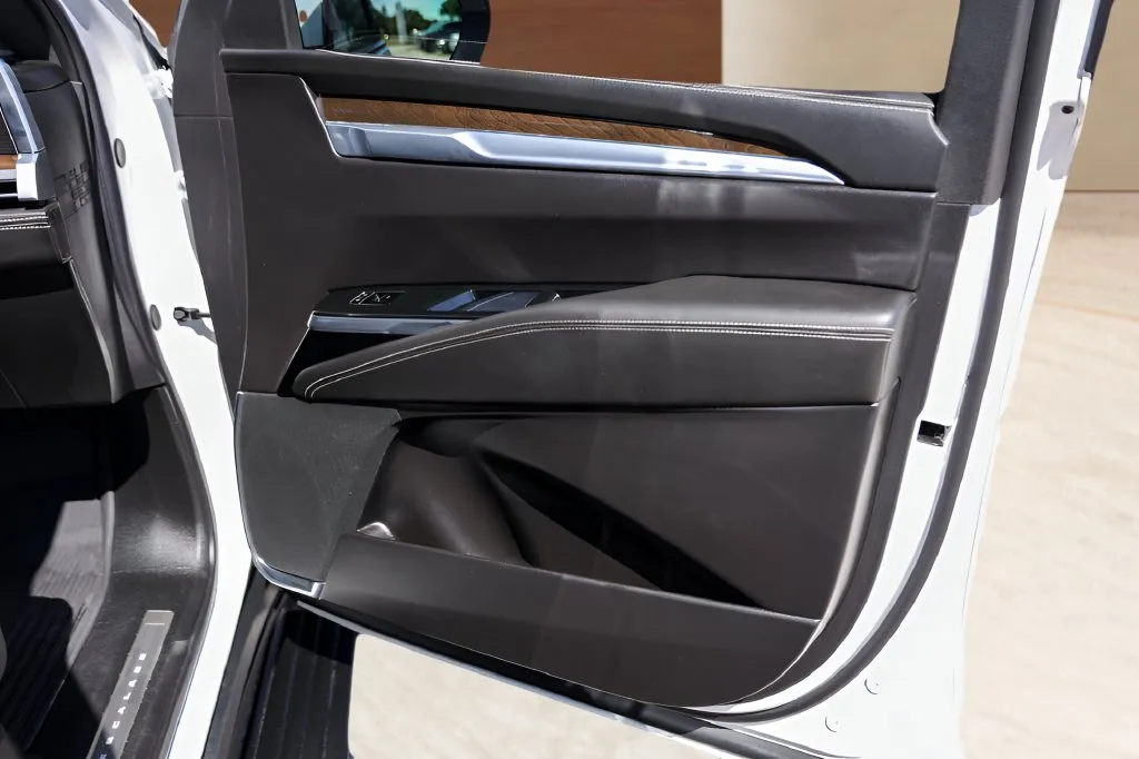 Cadillac Escalade ESV photo 29