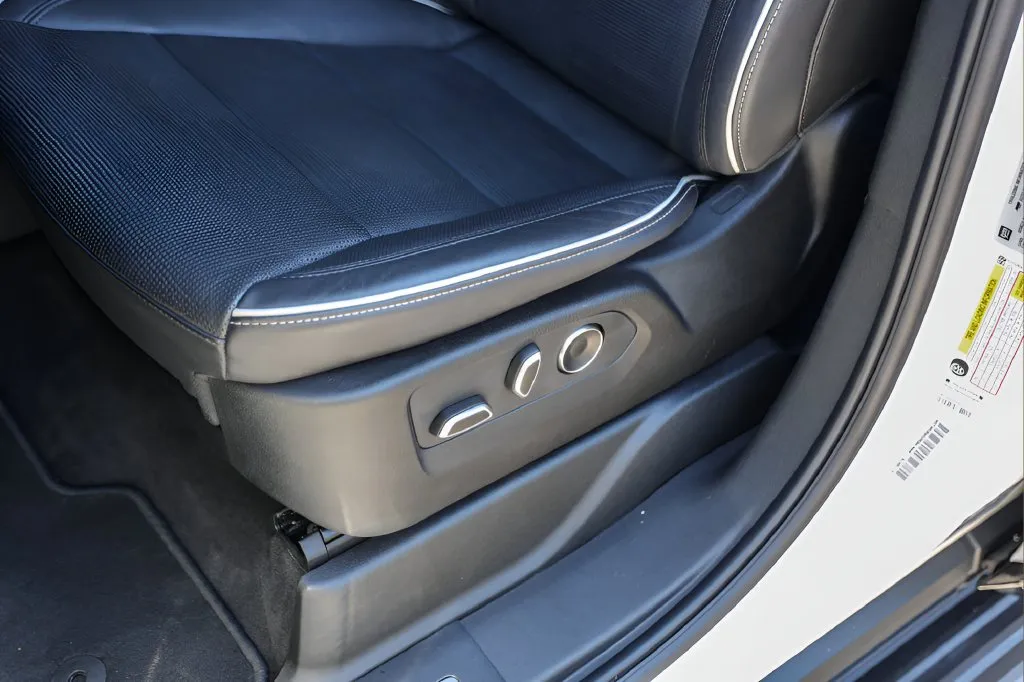 Cadillac Escalade photo 8