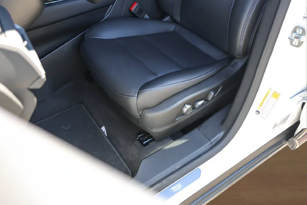 Cadillac XT4 photo 8