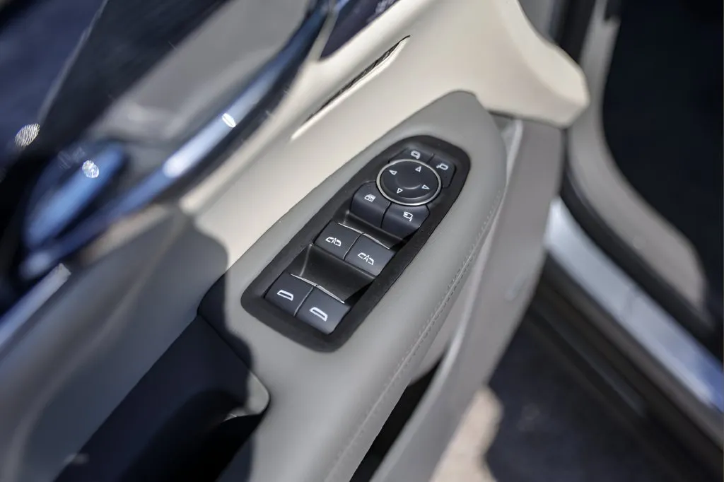 Cadillac XT6 photo 24