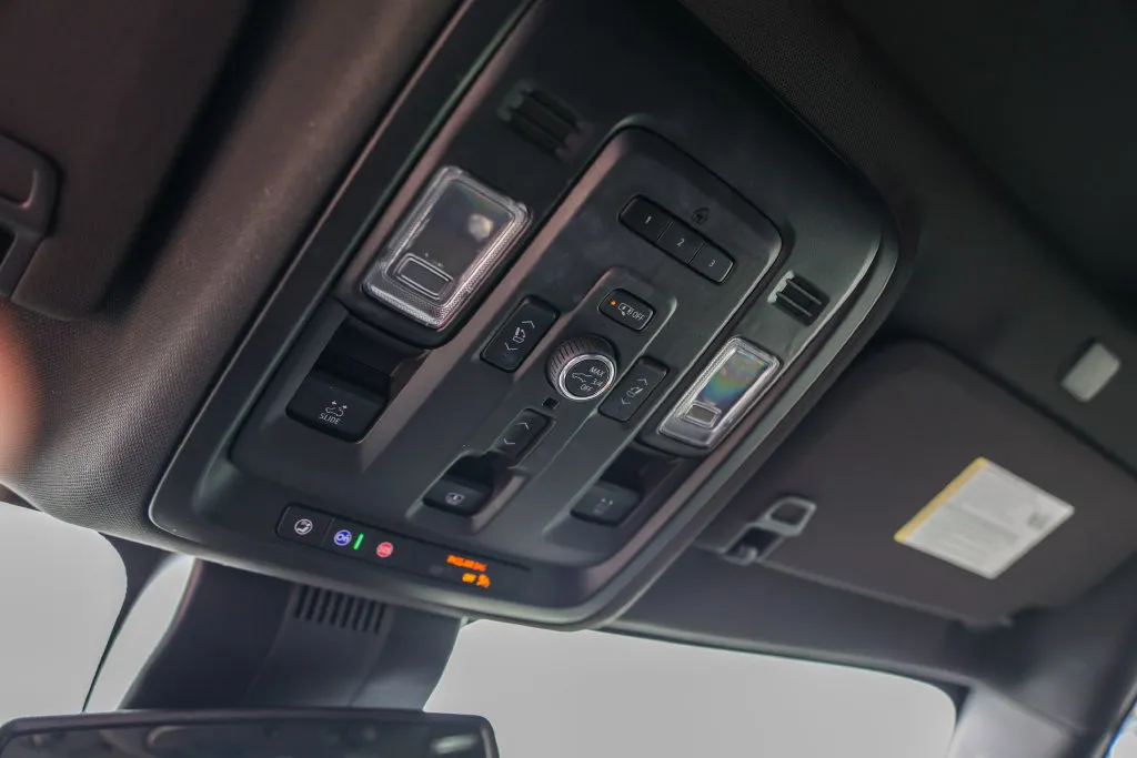 Chevrolet Suburban photo 25