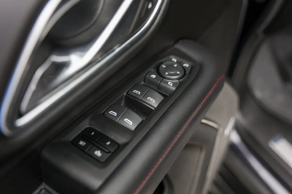 Chevrolet Suburban photo 27