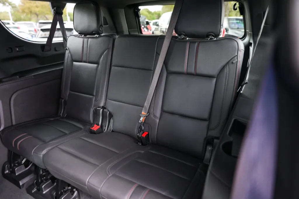 Chevrolet Suburban photo 30