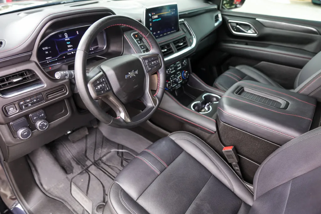Chevrolet Suburban photo 12