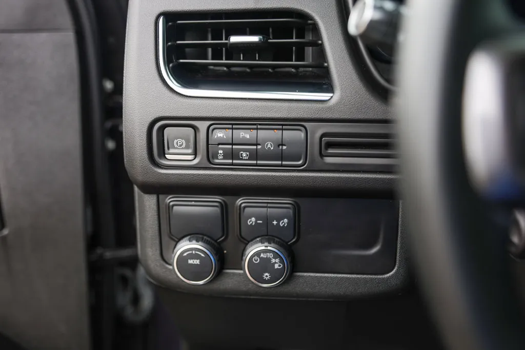 Chevrolet Suburban photo 17