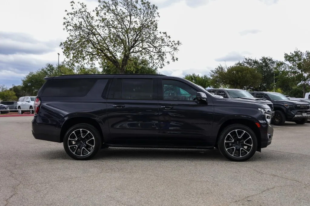 Chevrolet Suburban photo 7