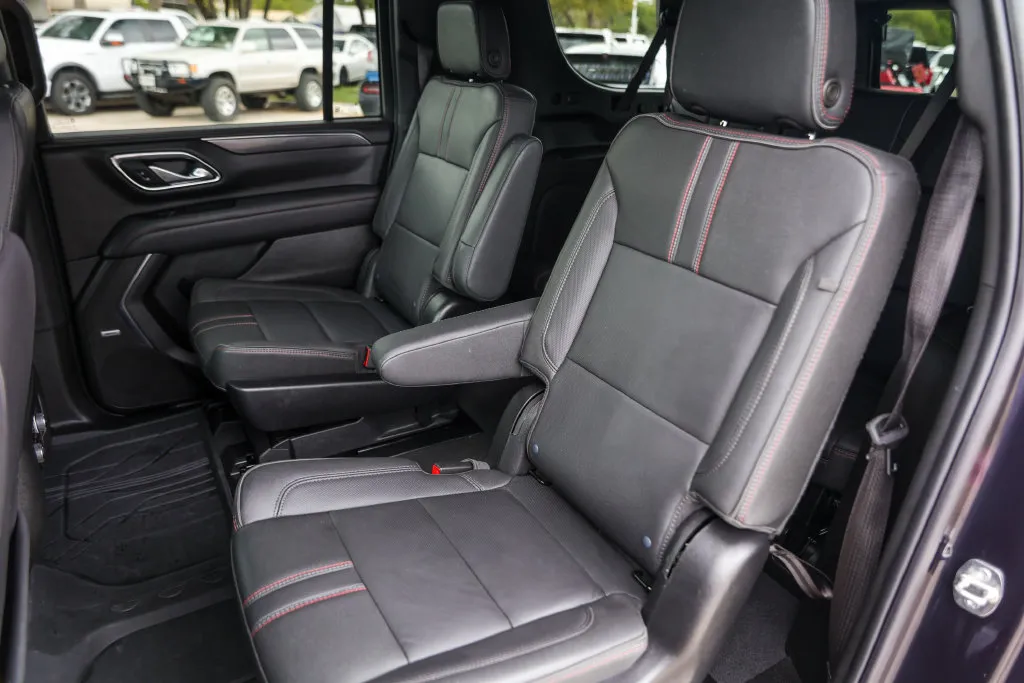 Chevrolet Suburban photo 29