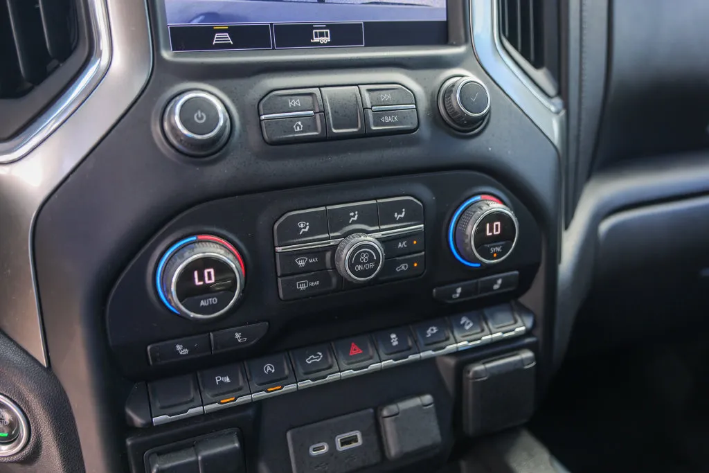 Chevrolet Silverado photo 17
