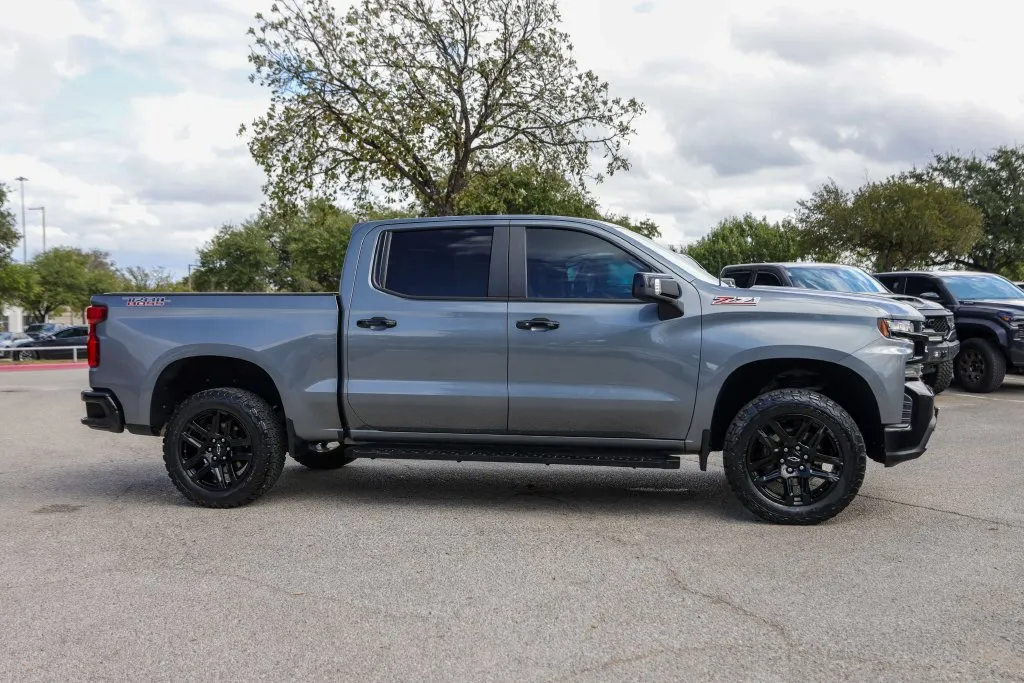 Chevrolet Silverado photo 5