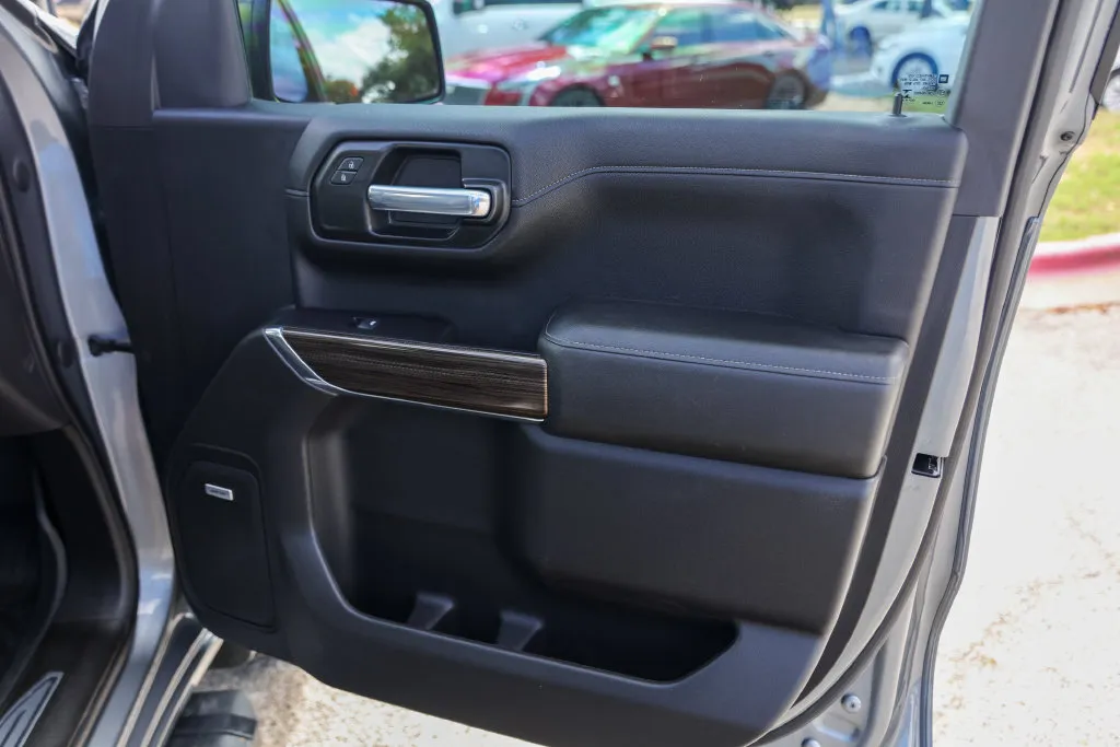 Chevrolet Silverado photo 27