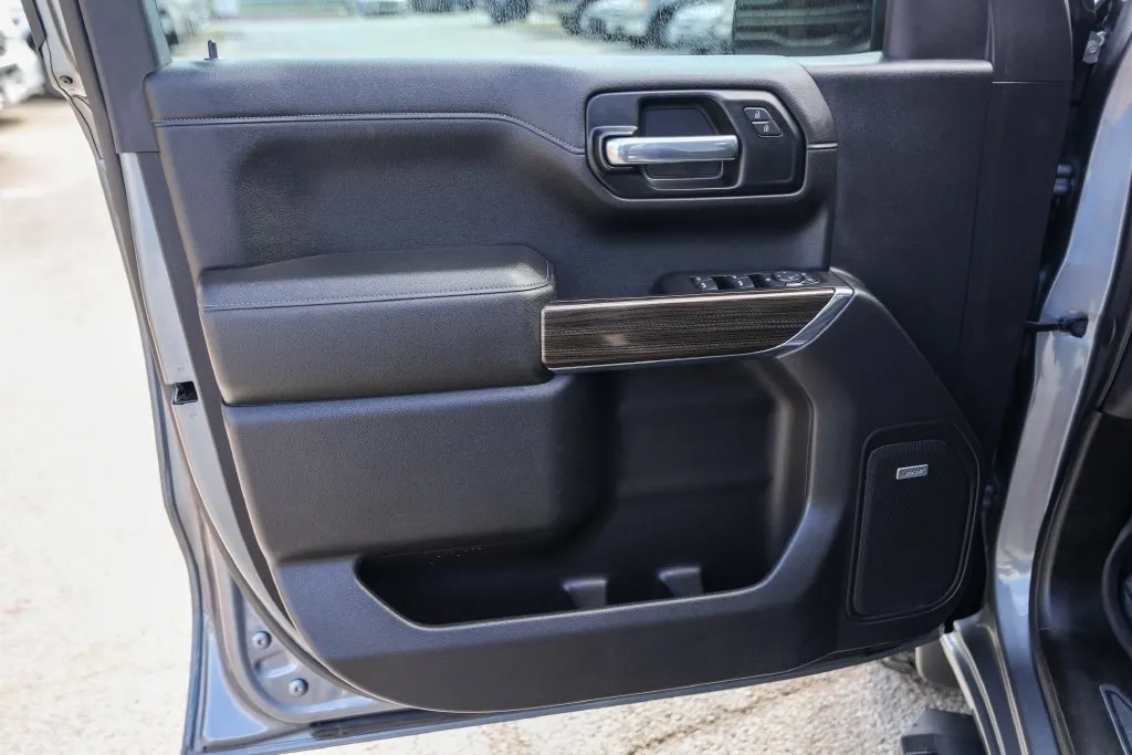 Chevrolet Silverado photo 22