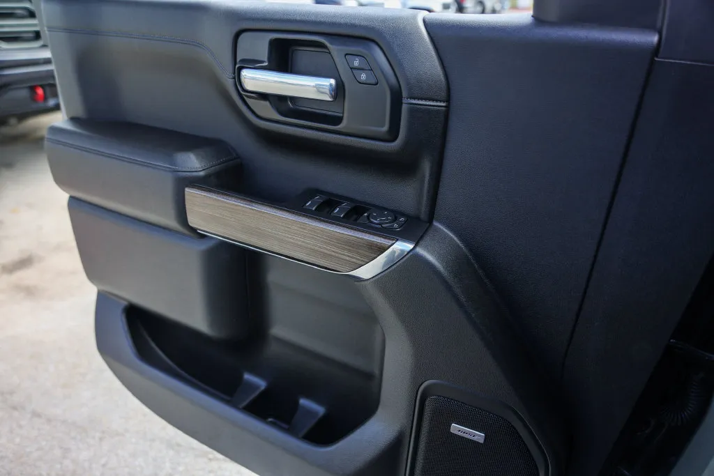 Chevrolet Silverado photo 20