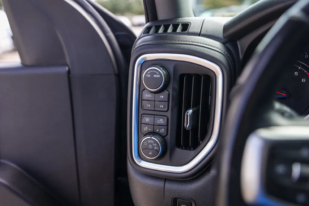 Chevrolet Silverado photo 14