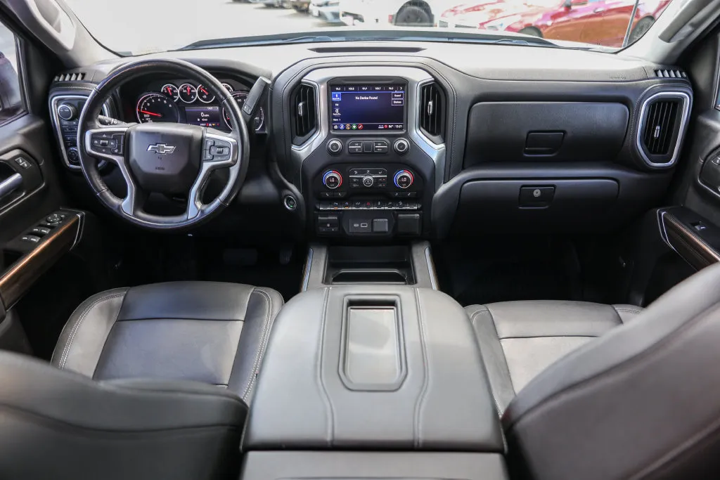 Chevrolet Silverado photo 24
