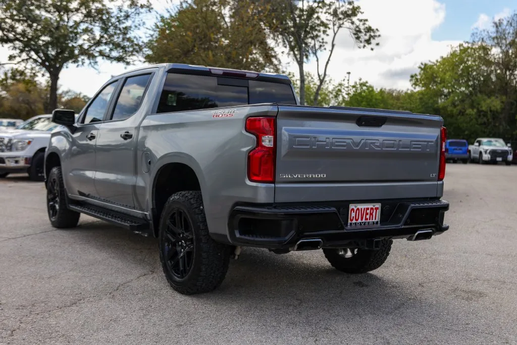 Chevrolet Silverado photo 3