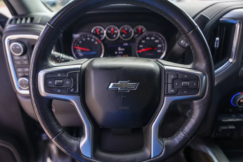 Chevrolet Silverado photo 11