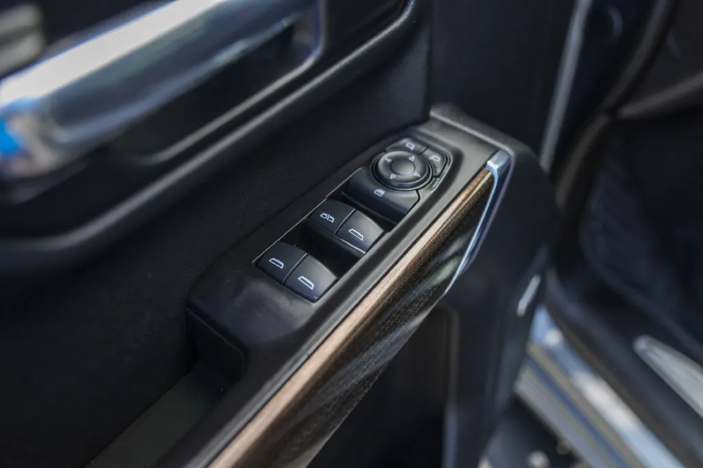Chevrolet Silverado photo 21