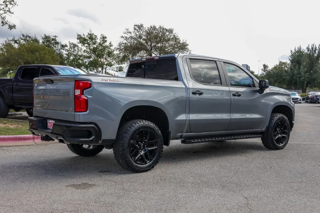 Chevrolet Silverado photo 4