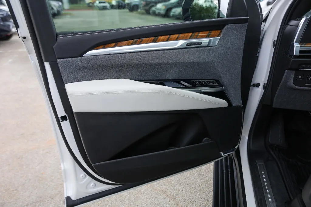 Cadillac Escalade ESV photo 23