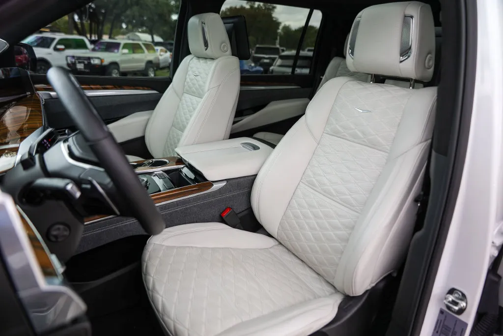 Cadillac Escalade ESV photo 7