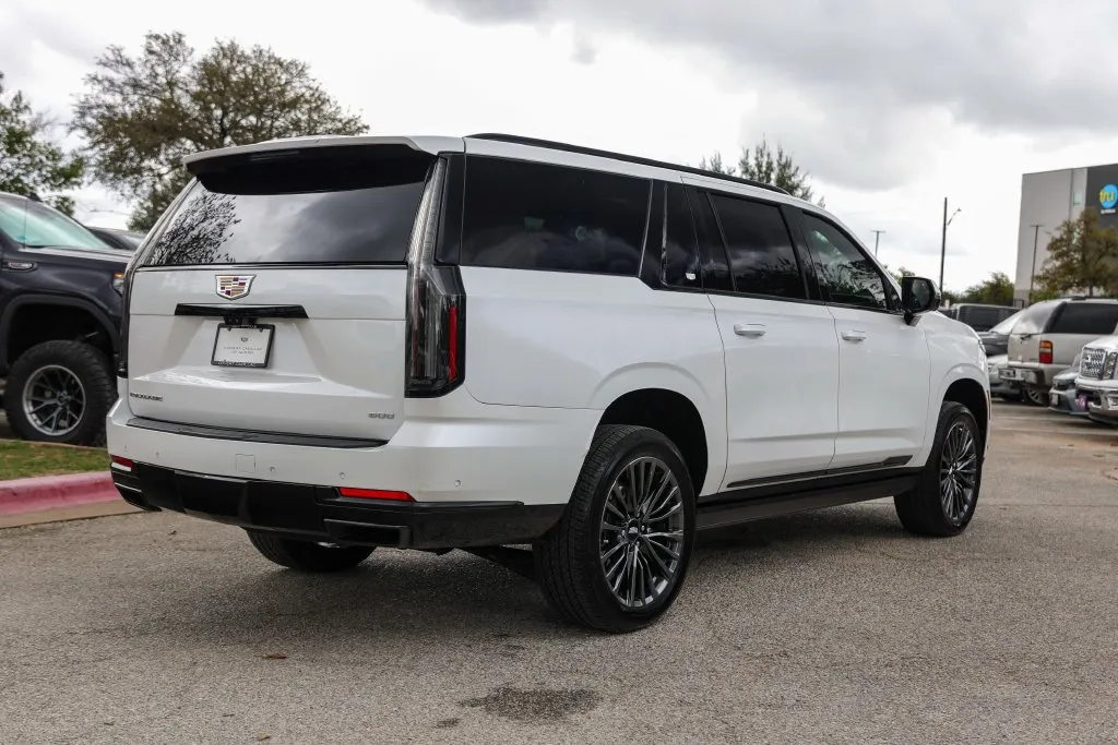 Cadillac Escalade ESV photo 4