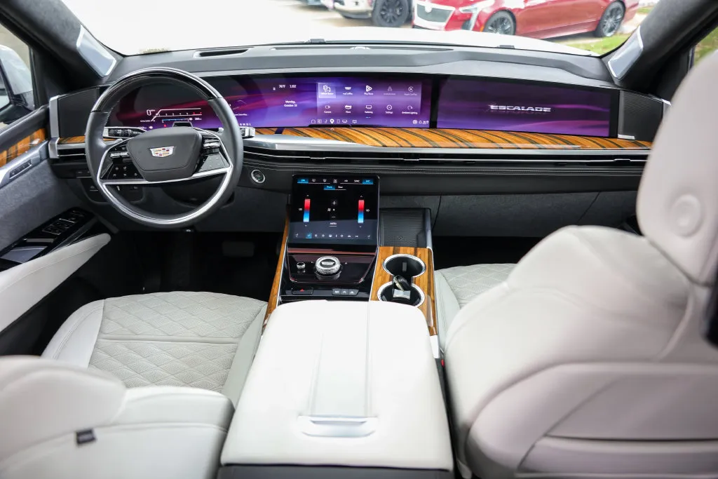 Cadillac Escalade ESV photo 27