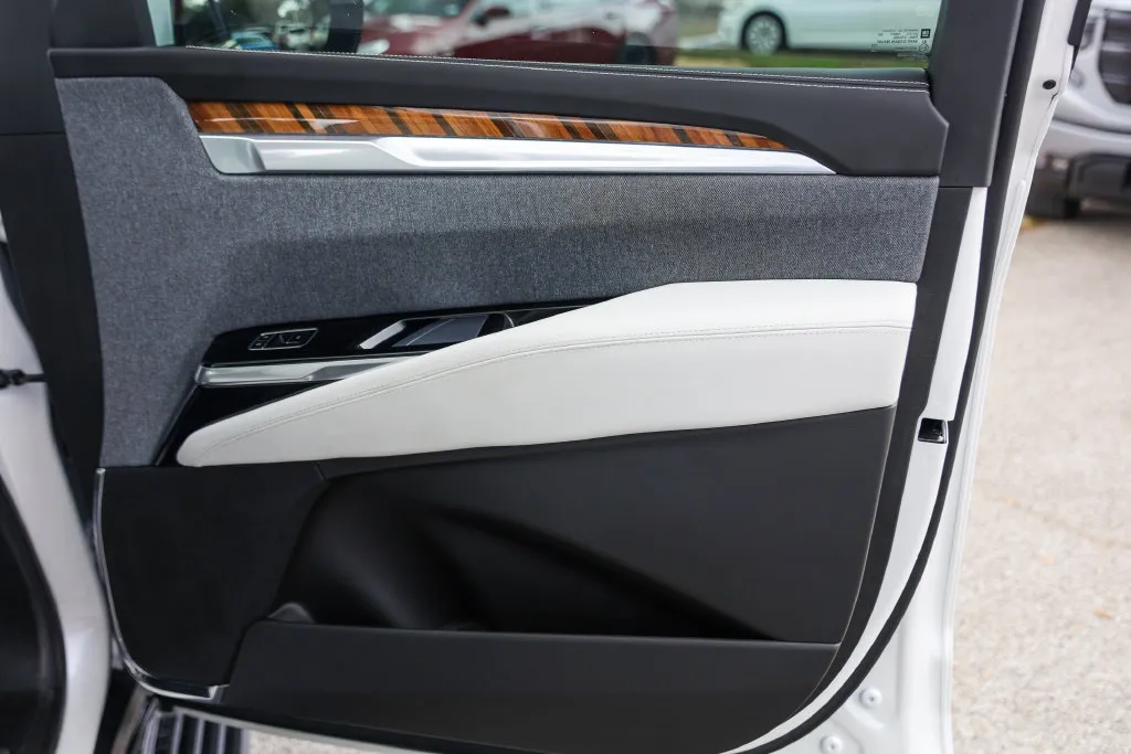 Cadillac Escalade ESV photo 30