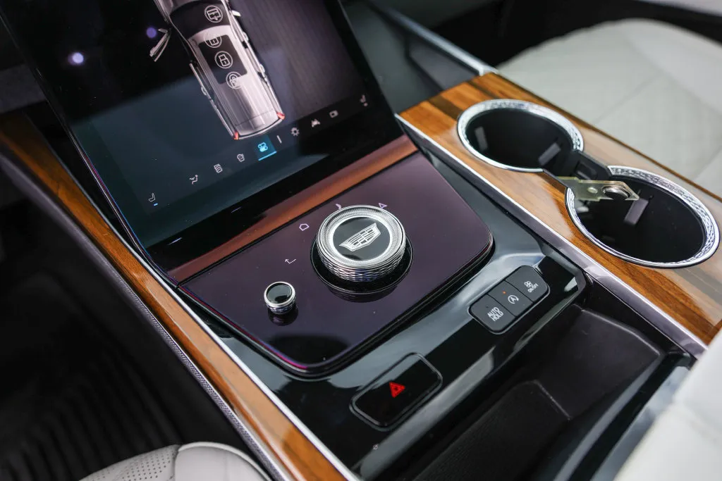 Cadillac Escalade ESV photo 19