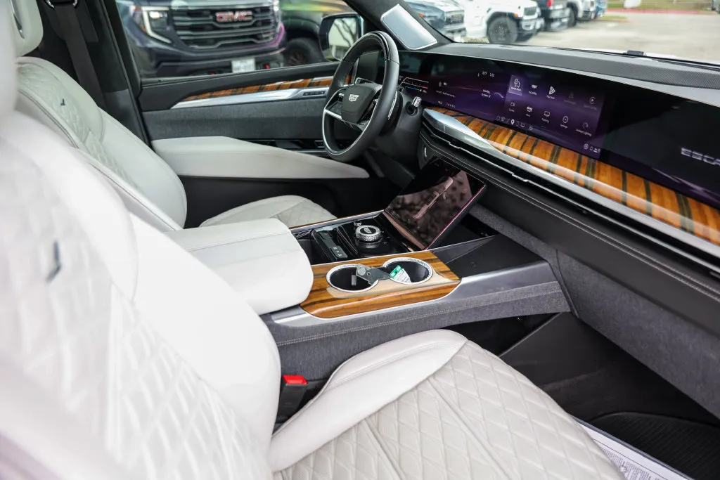 Cadillac Escalade ESV photo 31