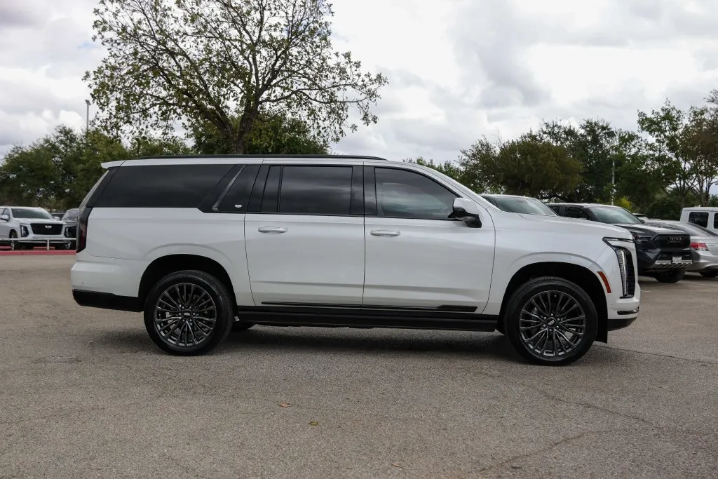 Cadillac Escalade ESV photo 5