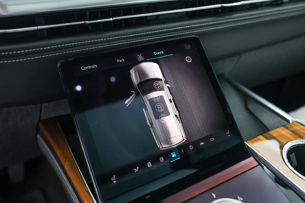 Cadillac Escalade ESV photo 18