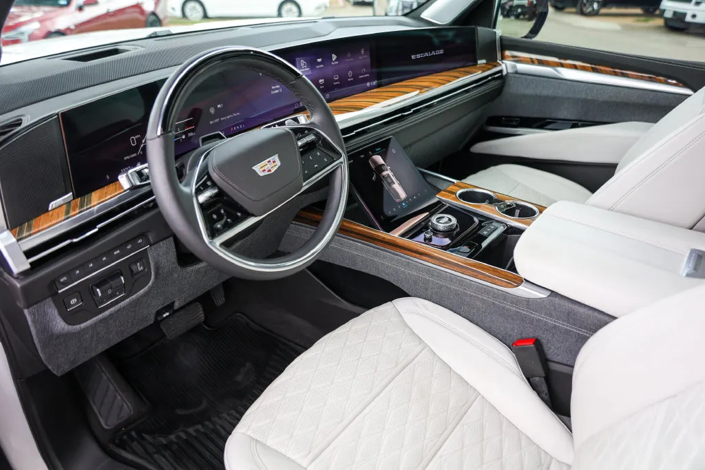 Cadillac Escalade ESV photo 10