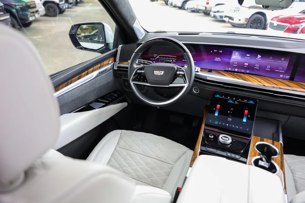 Cadillac Escalade ESV photo 28