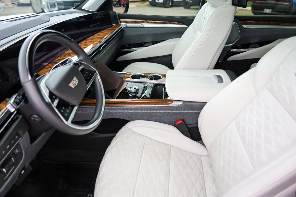 Cadillac Escalade ESV photo 9