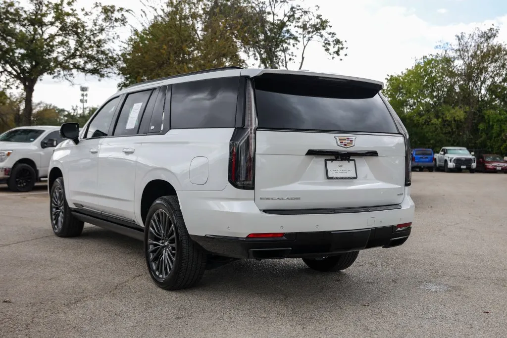 Cadillac Escalade ESV photo 3