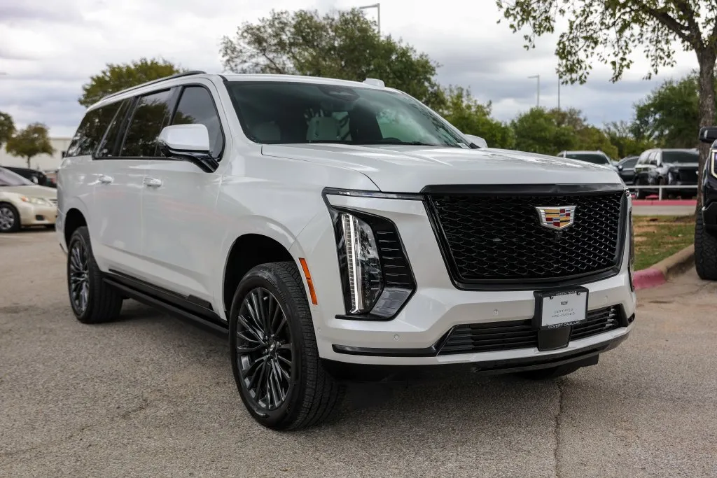 Cadillac Escalade ESV photo 6