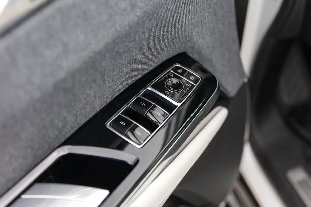 Cadillac Escalade ESV photo 22