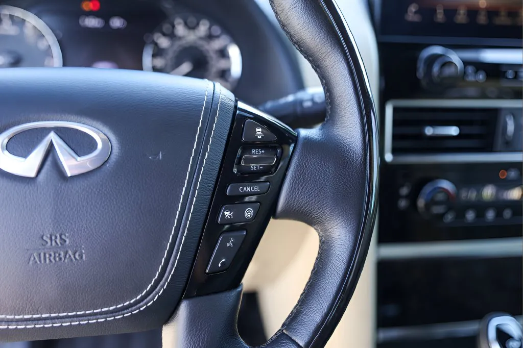 Infiniti QX80 photo 13